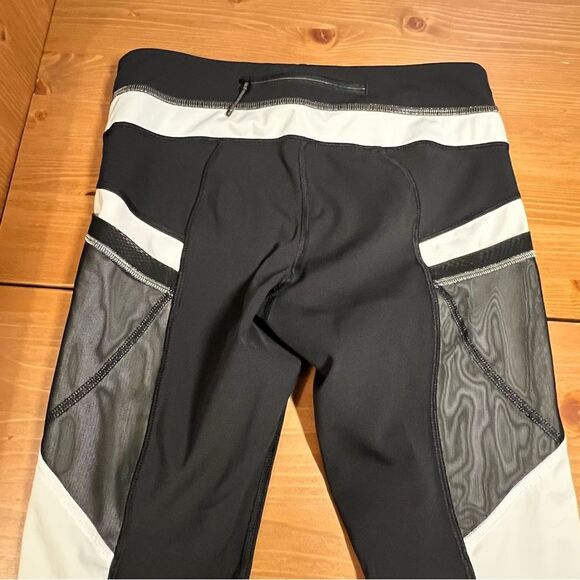 Lululemon Reflective Run Inspire Crop Black White leggings Size 4 - Picture 9 of 11